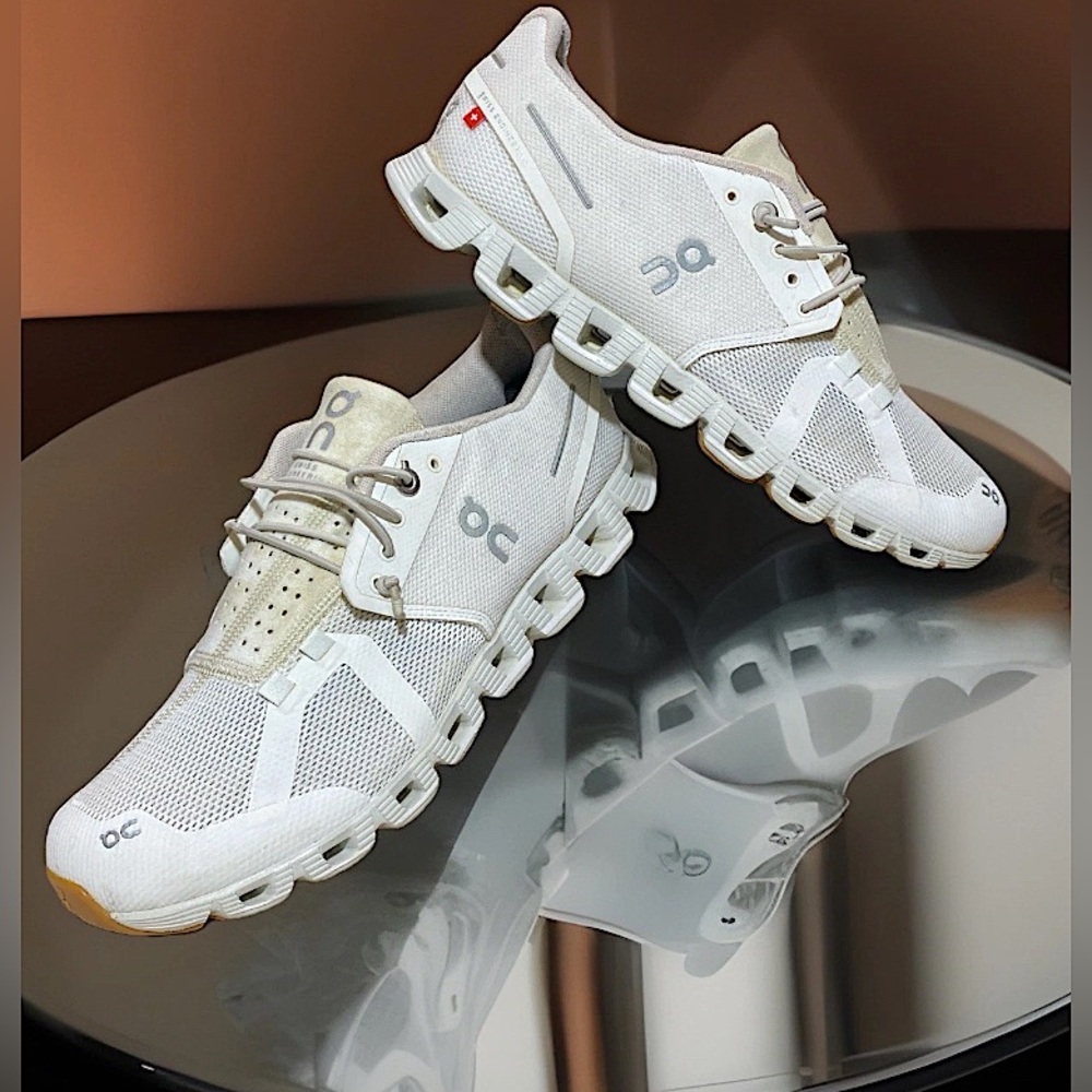 🌫️US 9- On Cloud 5 Women's “Triple White" Athleisure/ Training Sneakers 59.98376 - Picture 2 of 14